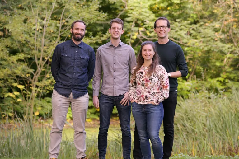 Das Forschungsteam der Uni Bonn (v. li.): Dr. Hendrik Herzog, Christian Reu&szlig;, Dr. Leandra Hamann und Dr. Alexander Blanke.