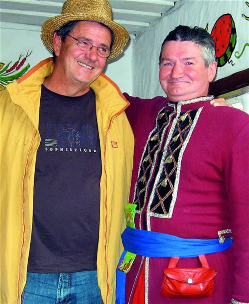 Albert Pakfeifer (links) und Edith Stimpfl (rechts) feierten ihre Geburtstage in Russland.
