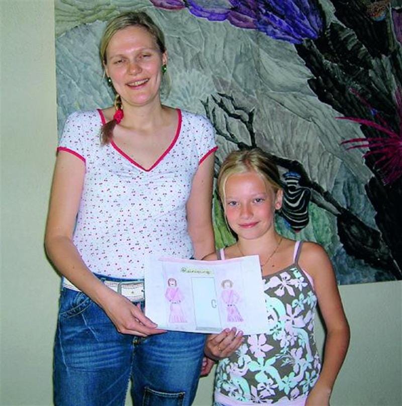 Landesinnungsmeisterin Verena Erhart gratulierte Melanie Plank von der Volksschule Neu-Arzl zum dritten Platz.