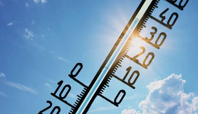 Sommerhitze am Arbeitsplatz: Maßnahmen ergreifen