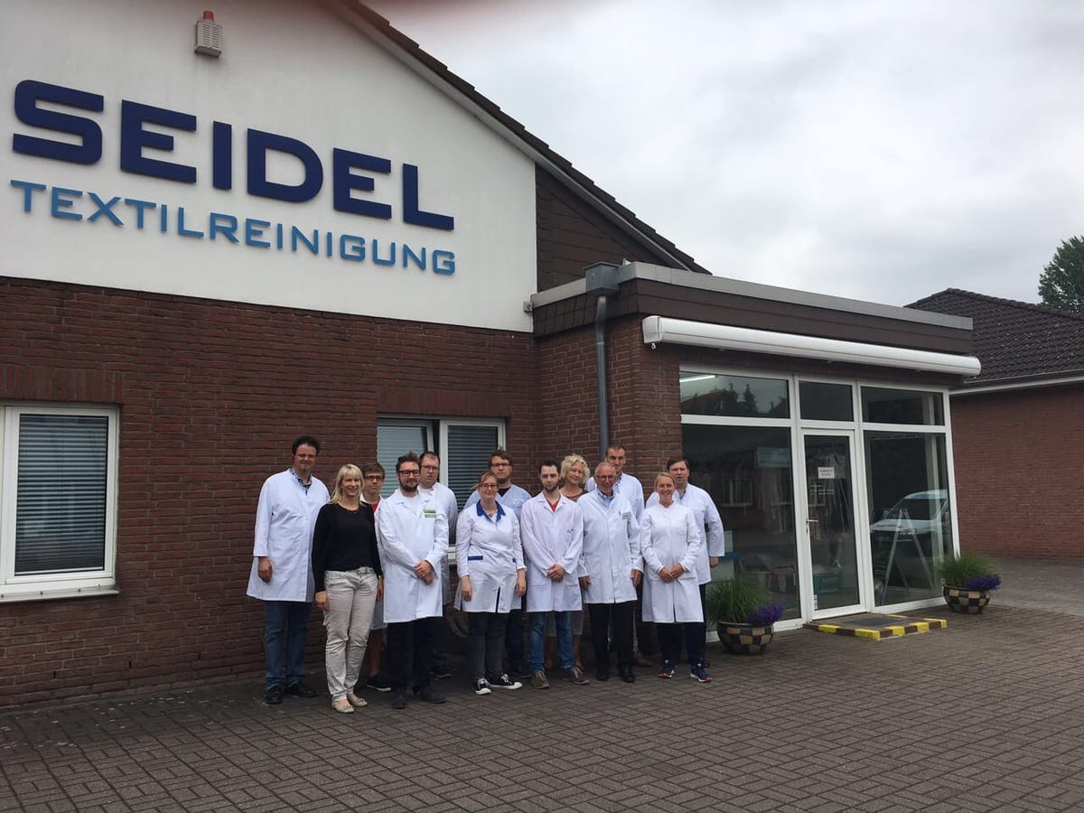 Sechs neue Textilreinigergesellen