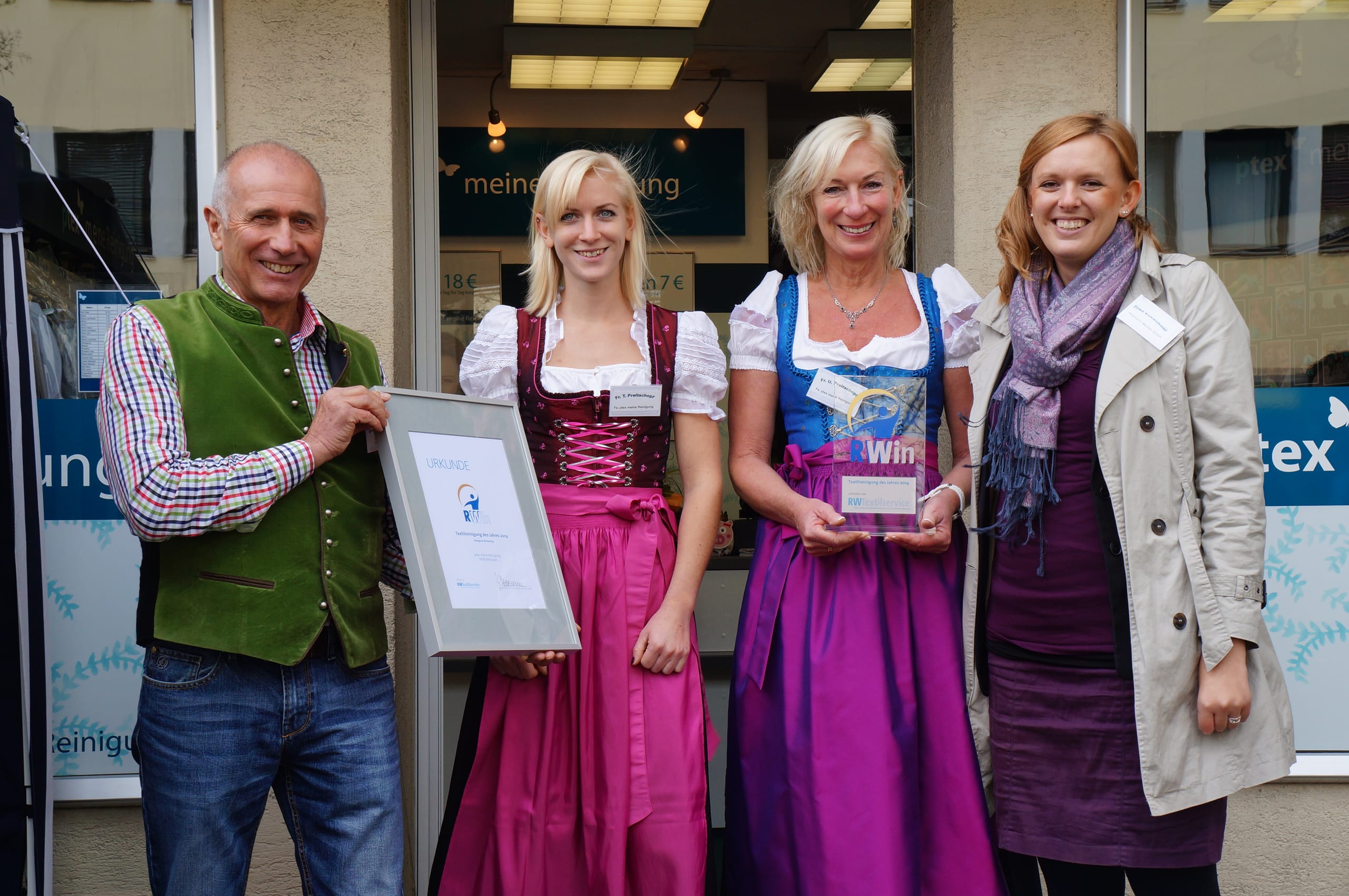 Uebergabe Urkunde und RWin