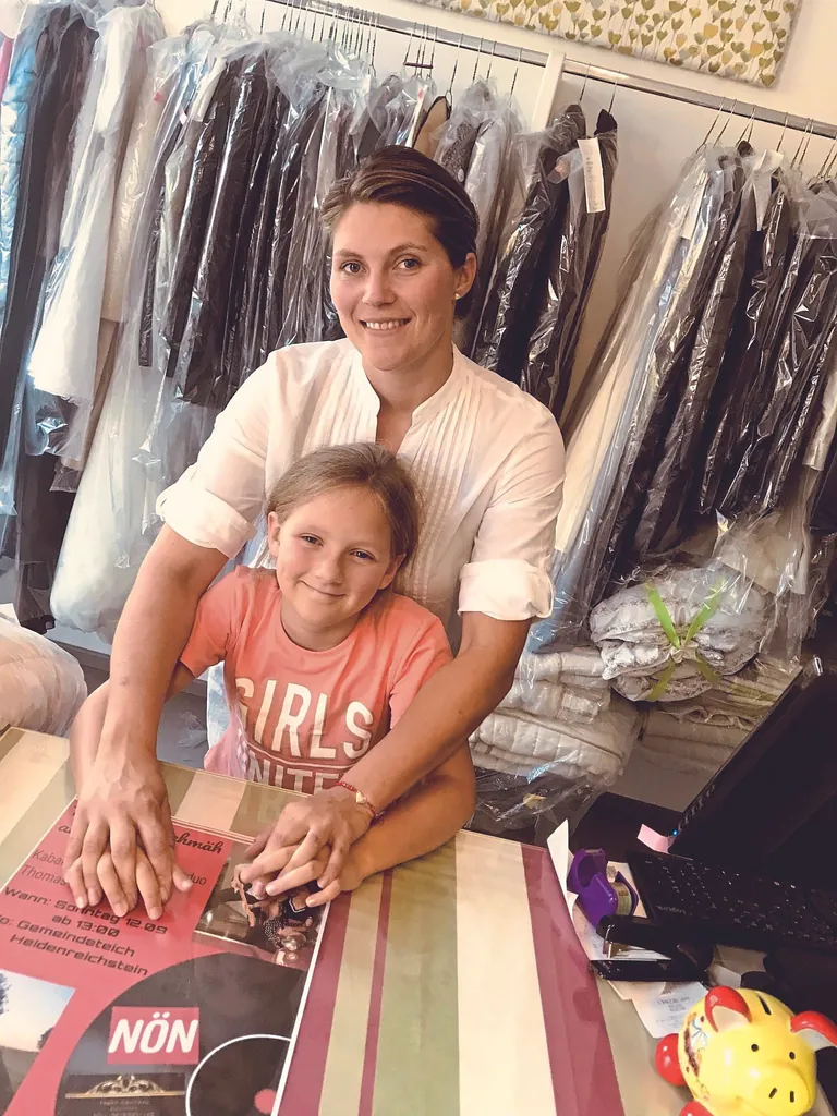 Gabriela Steiner (hier mit Tochter Marie-Christine): "Mir ist es wichtig, wirtschaftliches Denken in den K&ouml;pfen von M&auml;dchen und Frauen zu f&ouml;rdern."