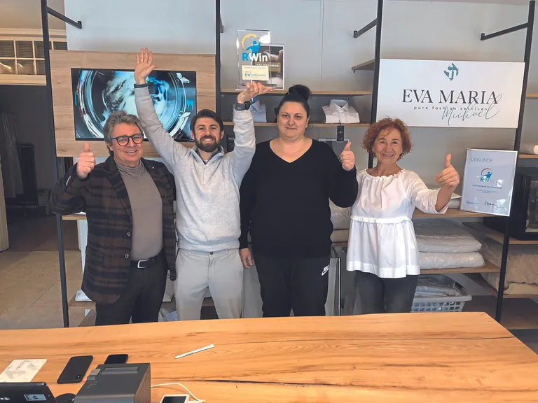 Eva Maria pure fashion services RWin 2022