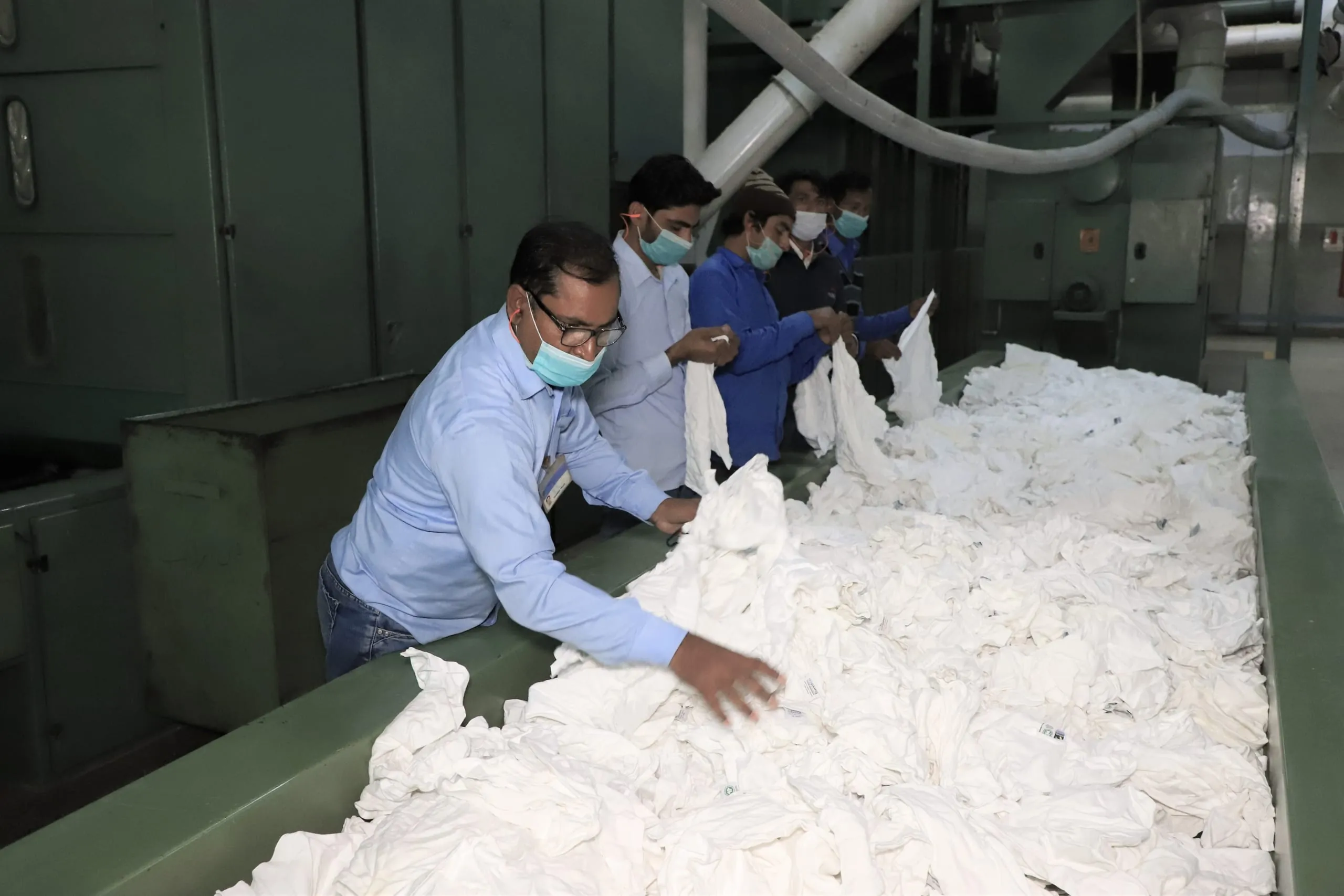 Besser recyceln: Alttextilien automatisiert sortieren