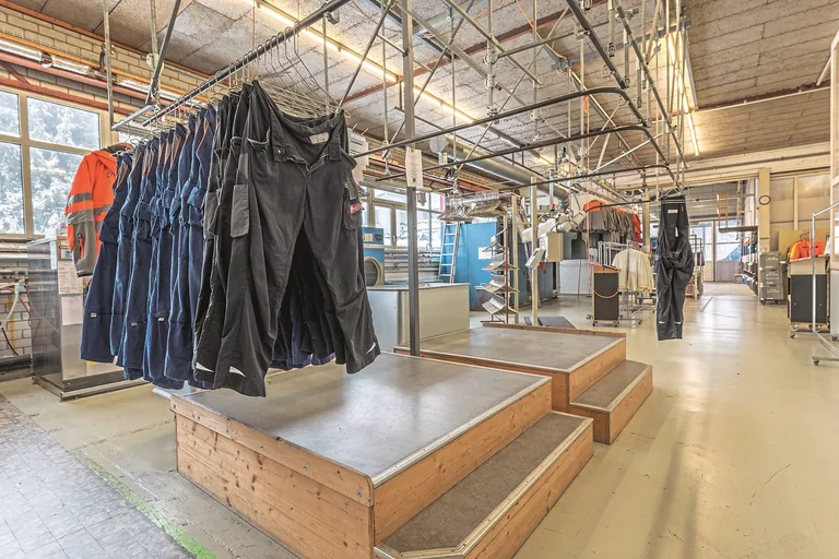 Ein Blick in die Produktion der REWA Textilservice AG.