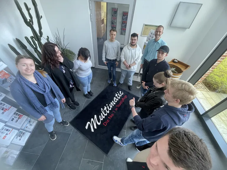 Die Auszubildenden der Anna-Siemsen-Schule besuchen Multimatic.