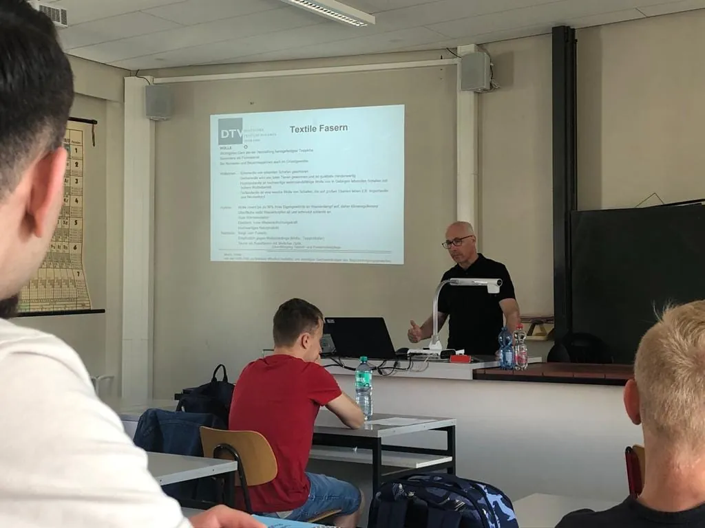 Anna-Siemsen-Schule: Vortrag zu Teppichreinigung