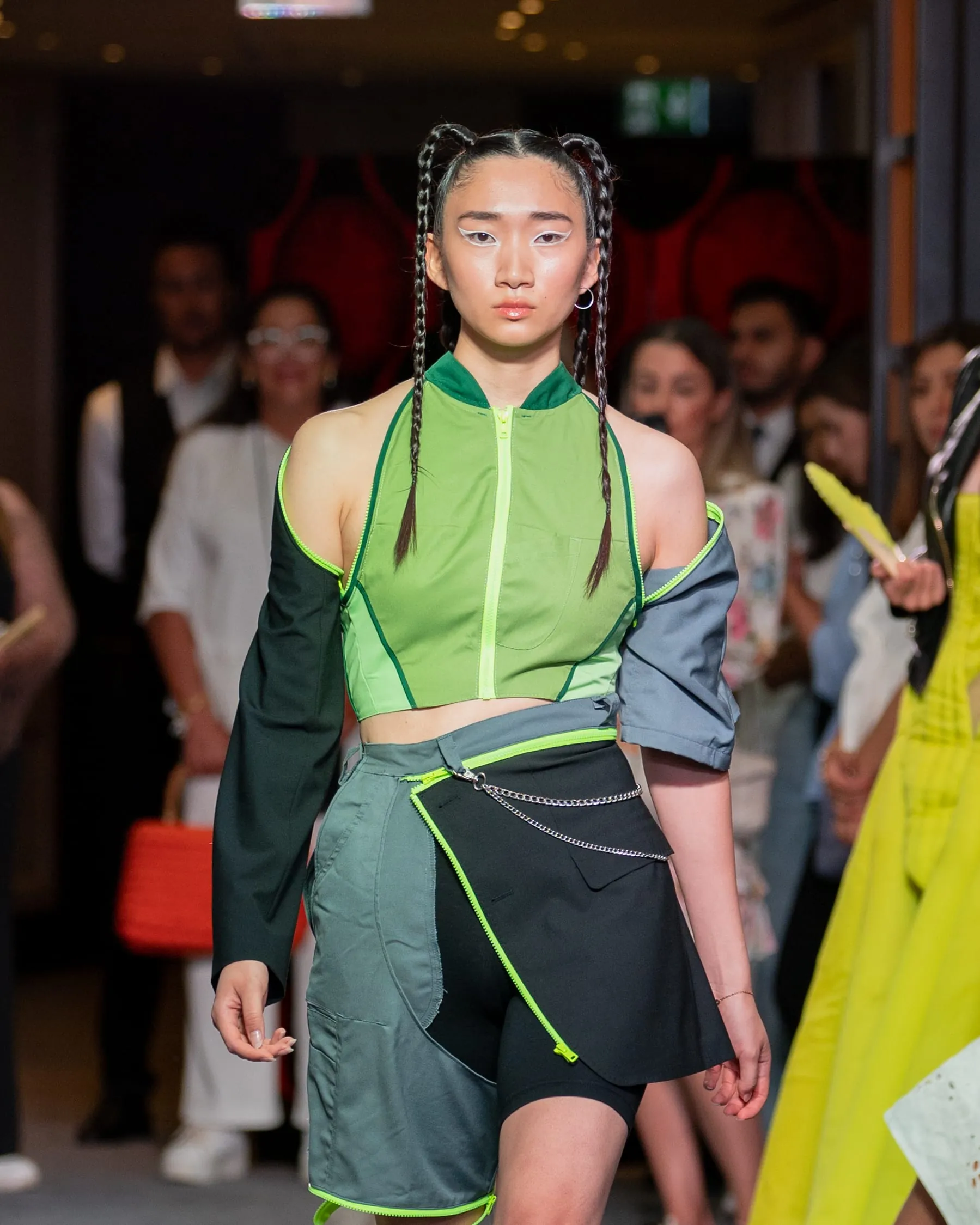 Model mit Outfit von Gewinnerin Jessica Reiske.