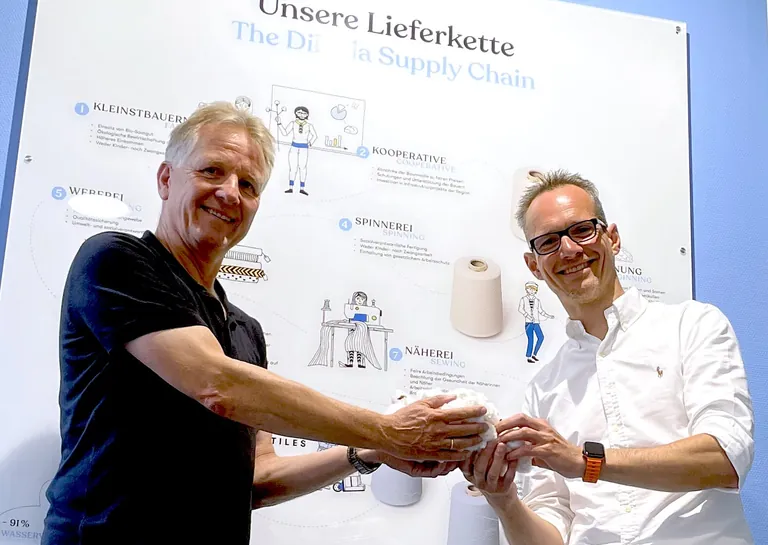 Carsten Ridder (re.) &uuml;bernimmt als neuer Gesch&auml;ftsf&uuml;hrer von Ralf Hellmann die eingeschlagene erfolgreiche Richtung des Unternehmens.