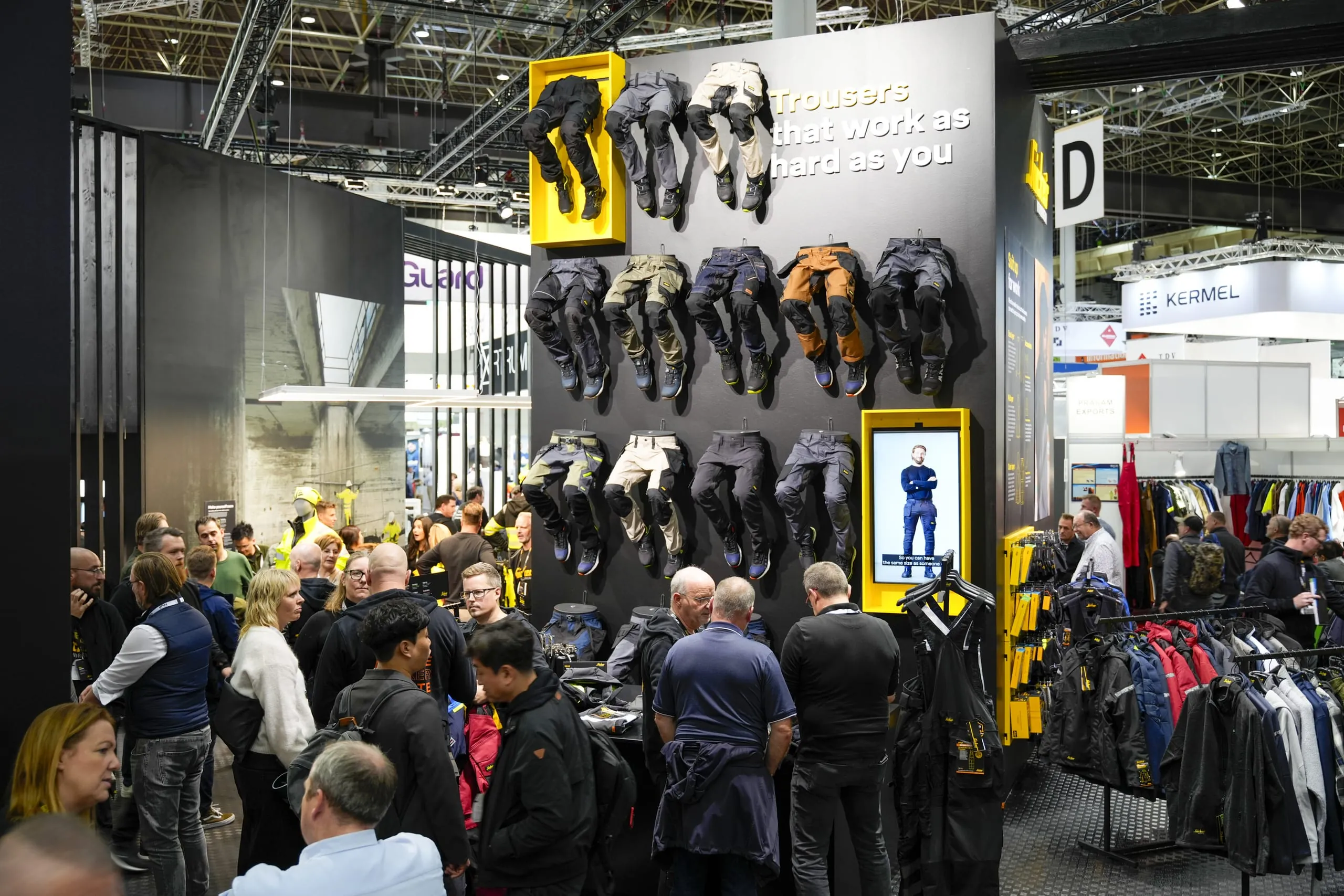 CORPORATE FASHION AUF DER A+A