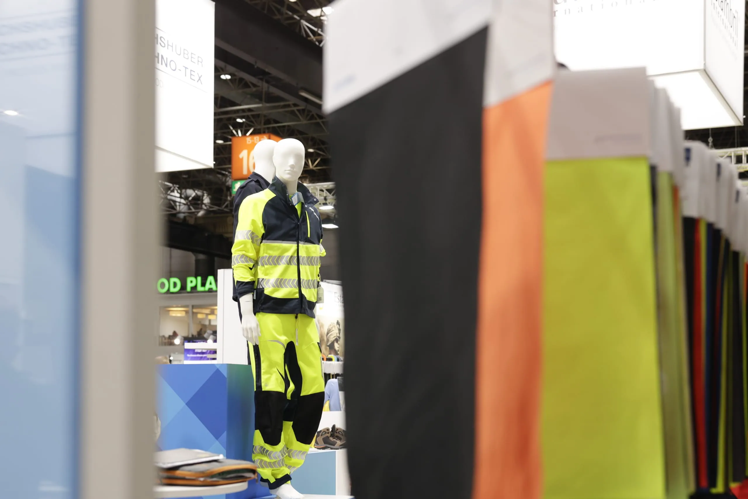 CORPORATE FASHION AUF DER A+A