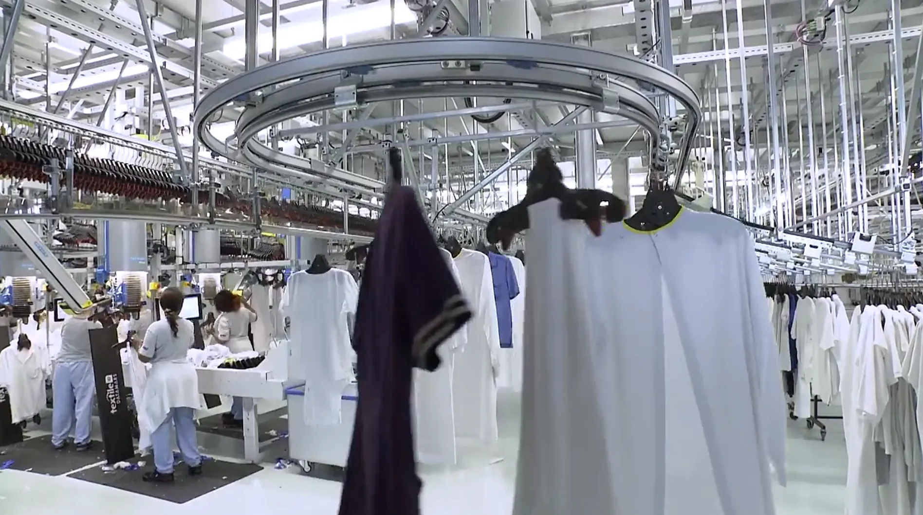 "Automatische Handhabung verschmutzter W&auml;schest&uuml;cke mittels Robotik erh&ouml;ht die Hygienebedingungen f&uuml;r die Mitarbeitenden erheblich", so Andreas Holzer. 