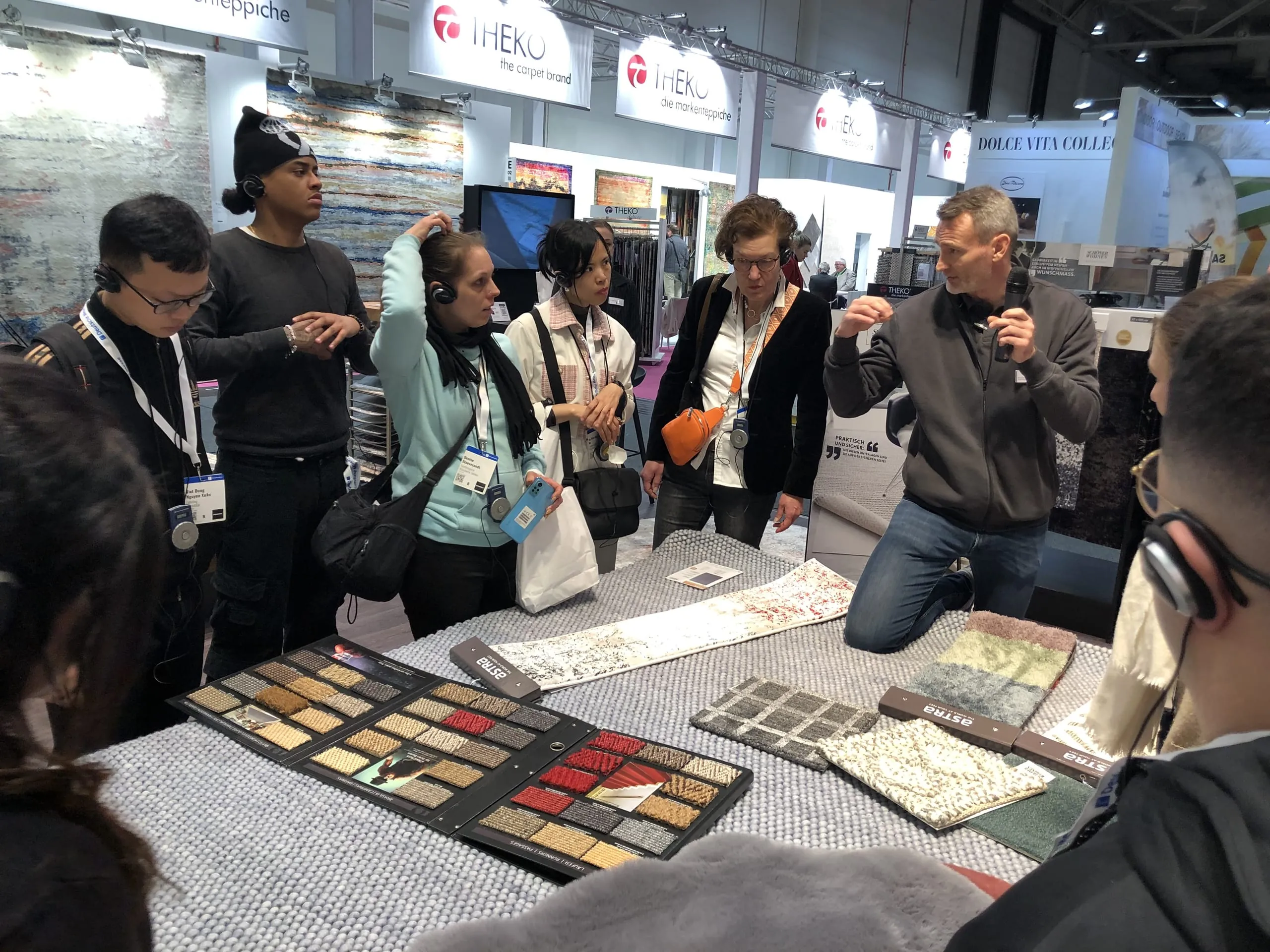 Die Auszubildenden auf der DOMOTEX in Hannover.