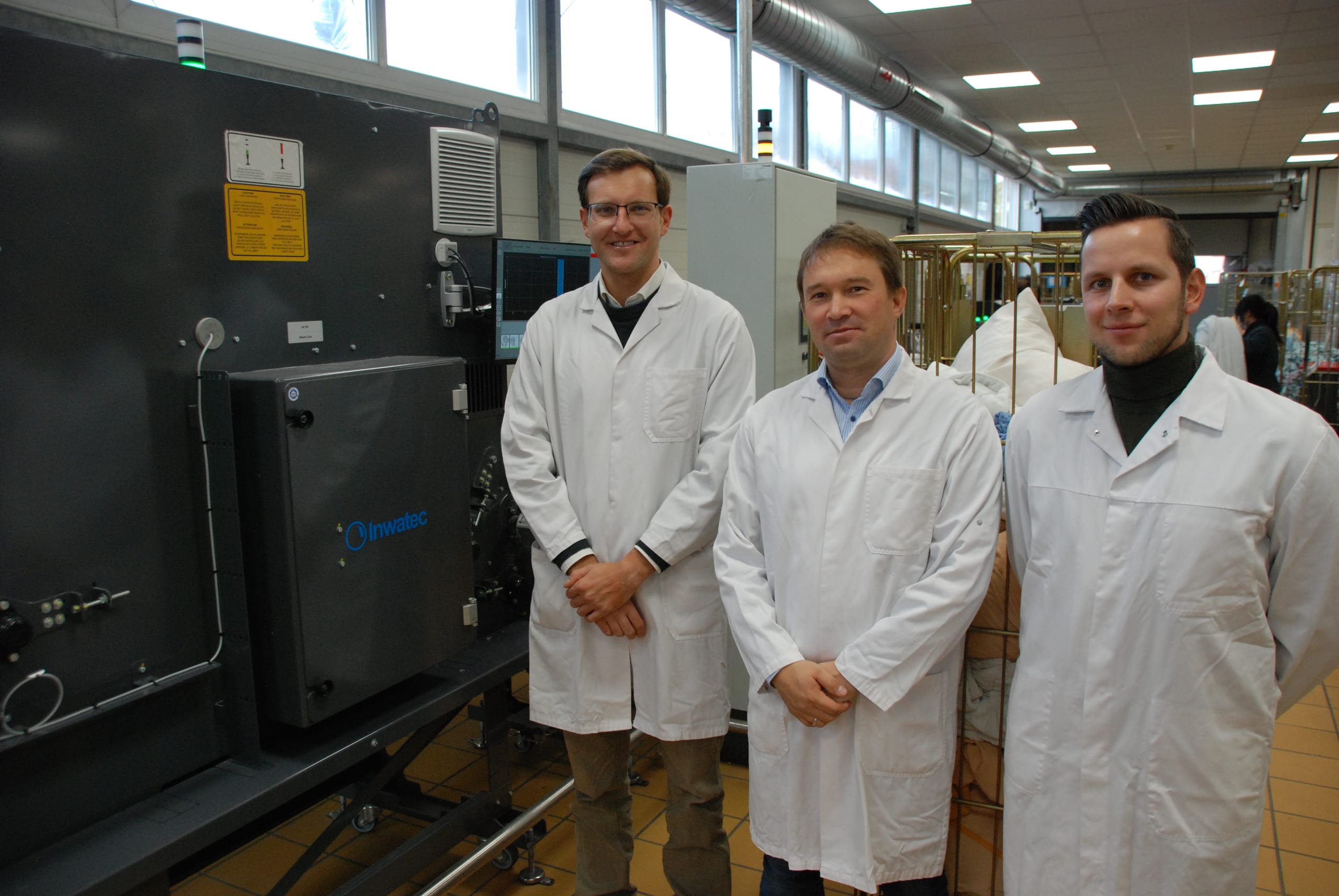 Beim Lokaltermin in Meckenbeuren (v.l.n.r.): Benjamin Riester, Leiter Textil-service der Liebenau Service gemeinn&uuml;tzige GmbH, Regional Sales Manager Rudolf Hofer und Head of Marketing Nicolas Gostony, beide JENSEN.