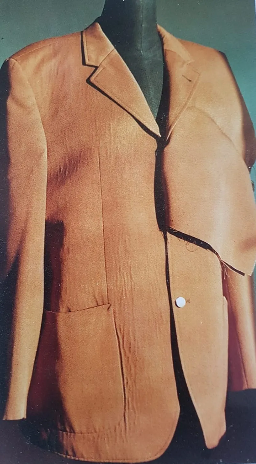 Das Bild zeigt die lokale Wellenbildung eines Sakkos.