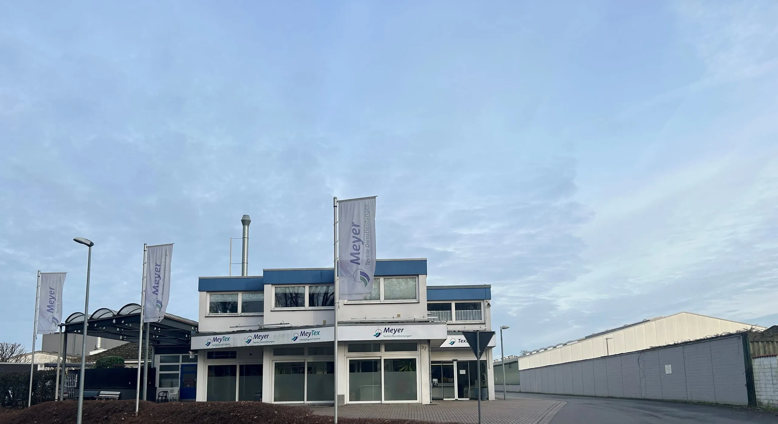 Im komplett modernisierten Altbau der Textilpflege Meyer in Bad Iburg wird die gesamte Bewohnerwäsche aus Senioren- und Pflegeeinrichtungen bearbeitet.