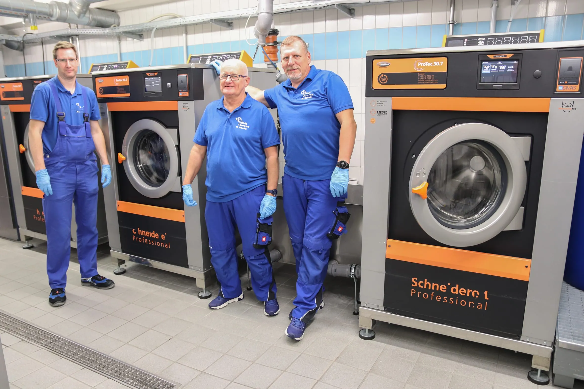 Das Team des KSN (v.l.n.r.): Jens Hofmann, Ralf Ranke und Norbert Schult. Sie müssen sich auf eine funktionierende Technik in allen Bereichen verlassen können, insbesondere bei der Wasch- und Trockentechnik.