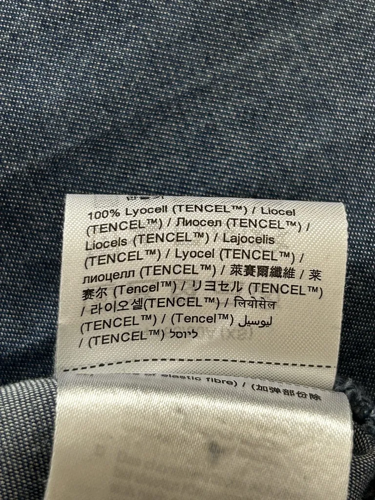 Auf dem Einn&auml;hetikett wird neben der Faserbezeichnung gem&auml;&szlig; Textilkennzeichnungsverordnung auch der Markenname f&uuml;r die eingesetzte Lyocell-Faser angegeben.