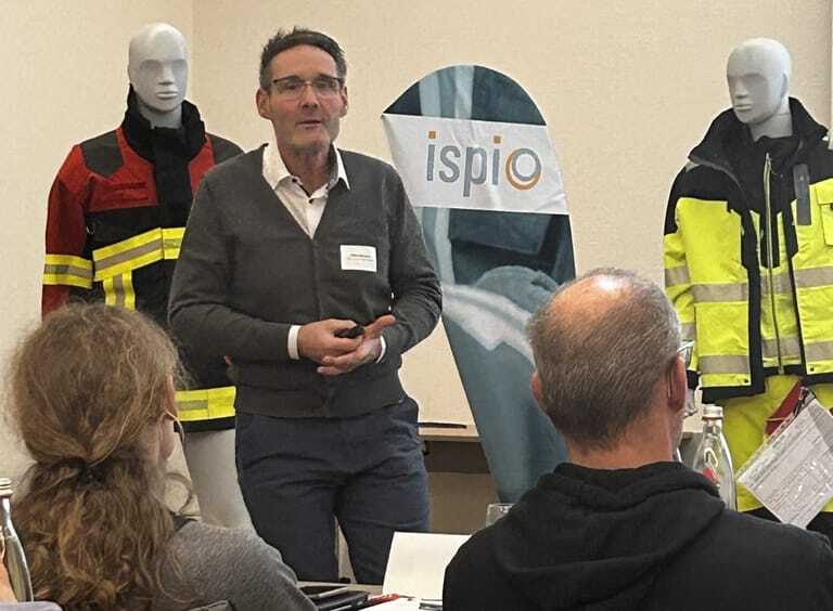 Der Sachverständige Peter Schwarz referiert über die Pflege von PSA.