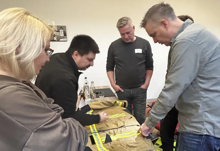 Die Workhop-Teilnehmer f&uuml;hren eine Schadensanalyse durch.