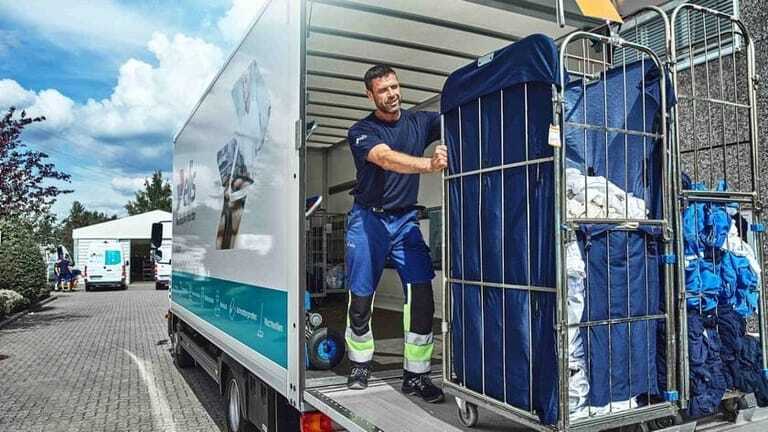 Textildienstleister Elis im Einsatz, hier Service-Fahrer Sergej Tag aus der Niederlassung in Glinde.