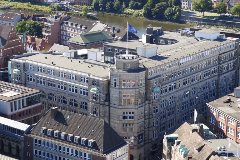 Gebäude der Bremer Baumwollbörse aus Sicht des Doms von St. Petri.