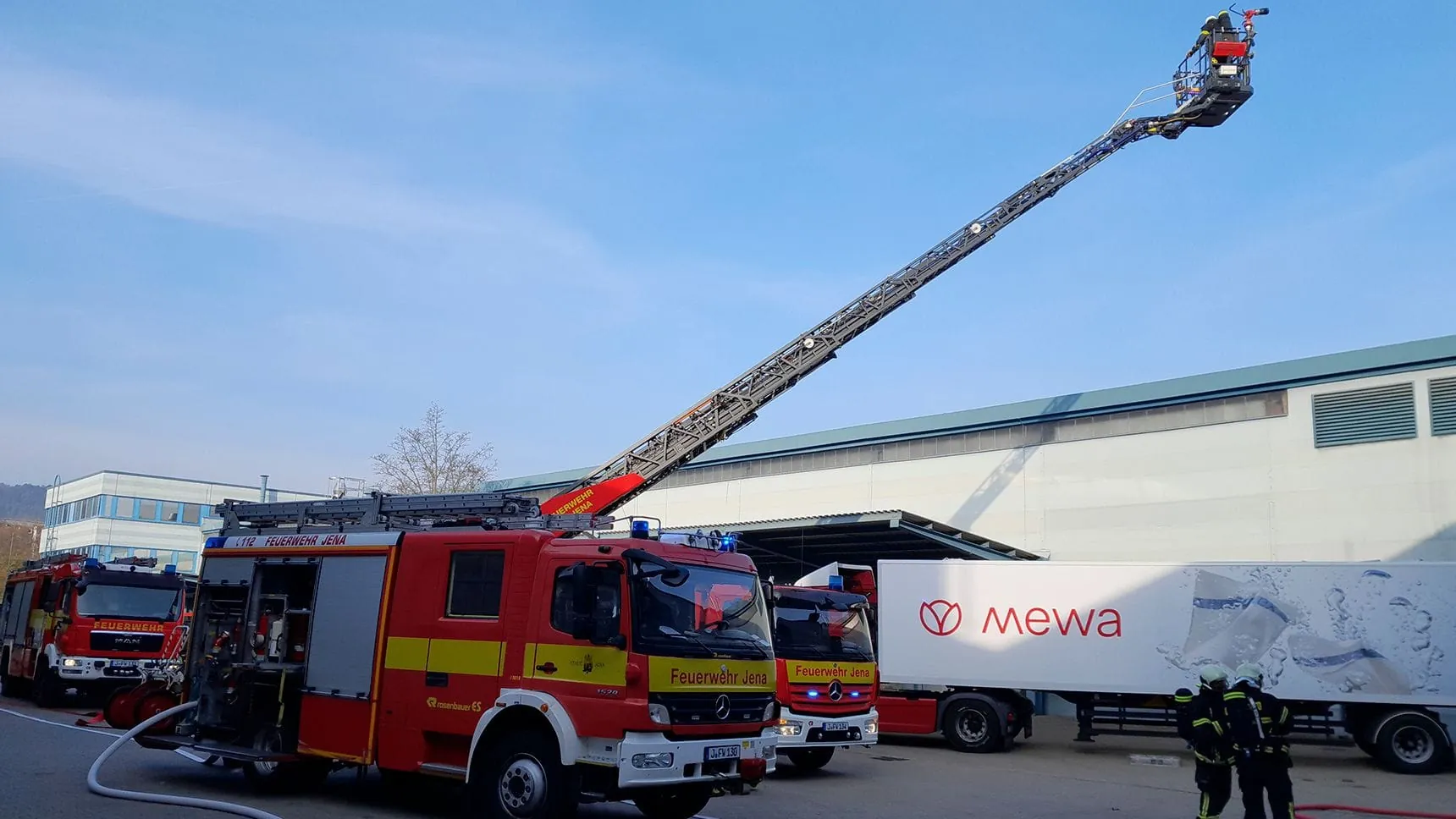 Feuerwehr auf Mewa-Gelände: Für den Ernstfall gerüstet