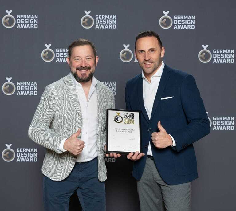 Schöffel PRO ist German Design Award Winner 2025 (v.li.): Thomas Bräutigam, Geschäftsführer, Tobias Walter, Head of Marketing, Schöffel PRO.