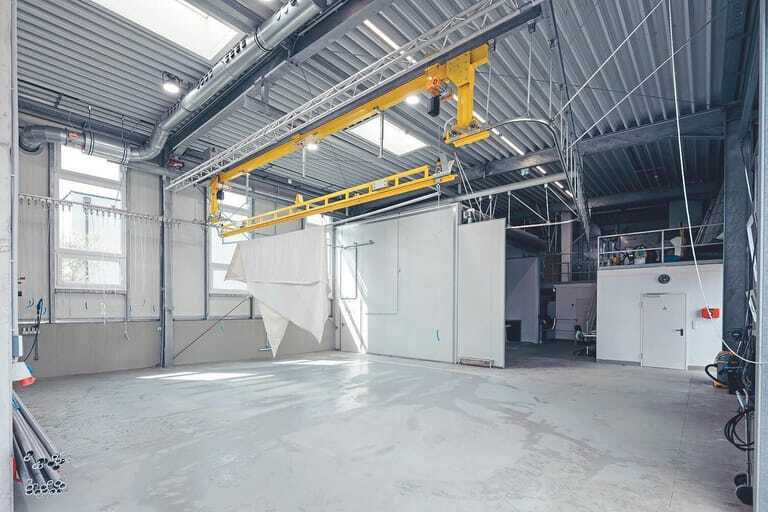 Shading Cleaners Kran Reinigungshalle