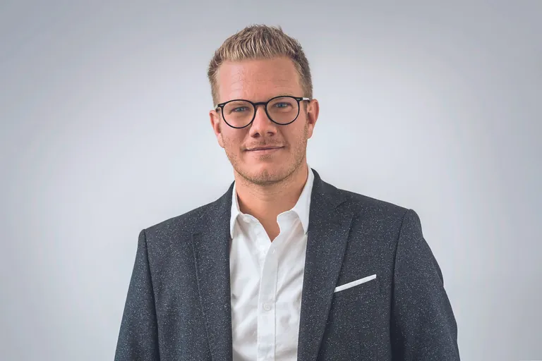 Gregor Muehleder Shading Cleaners