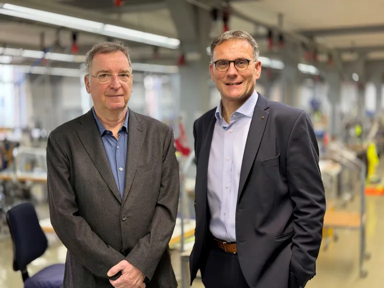 Thomas K&uuml;bler (li.), gesch&auml;ftsf&uuml;hrender Gesellschafter der Paul H. K&uuml;bler Bekleidungswerk GmbH & Co. KG; Richard Scheiner, CEO der Paul H. K&uuml;bler Bekleidungswerk GmbH & Co. KG.