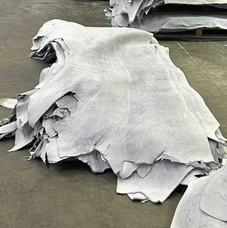 Wet Blue: Das blaue Nass ist feuchtes chromgegerbtes Leder.