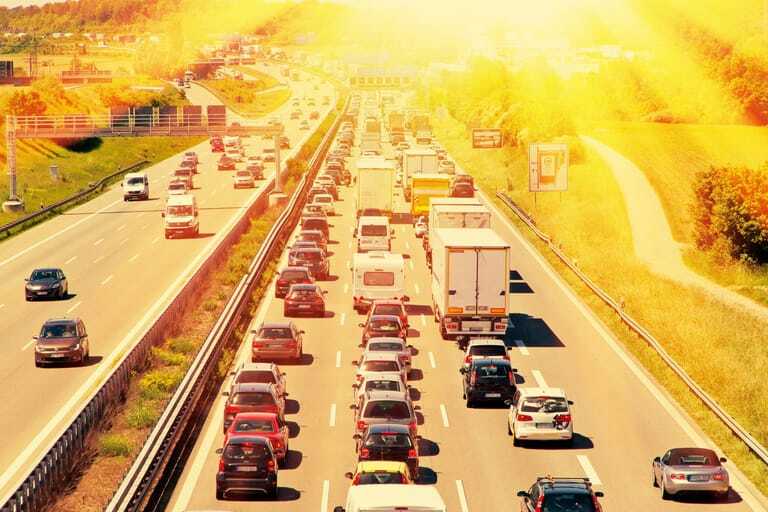 Sommerhitze Autobahn Logistik Transport