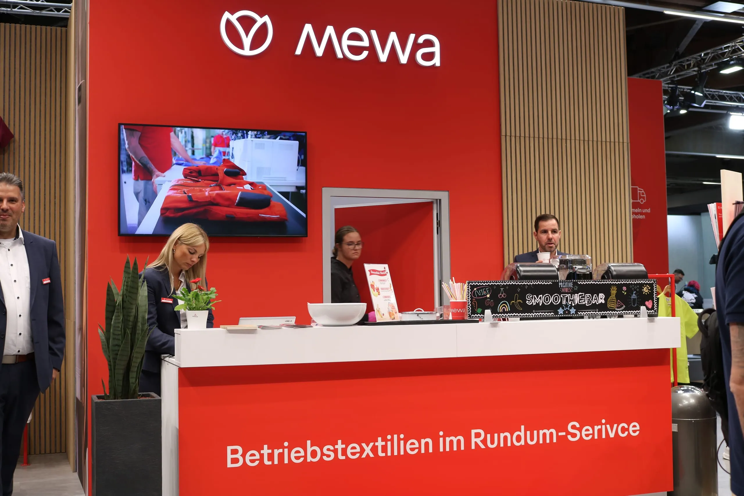 MEWA informierte an seinem Stand über ihren Textil-Rundum-Service und erfrischte die Besucher mit frischen Smoothies.