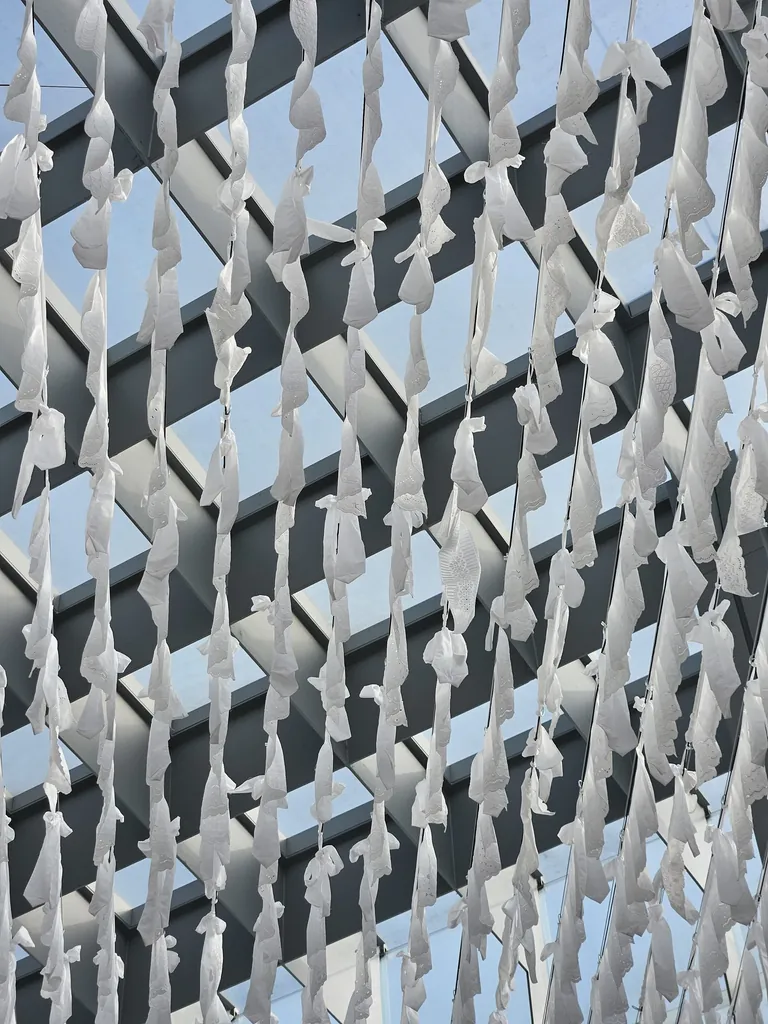 Valida St. Gallen Spitzenschürzen Kunstinstallation