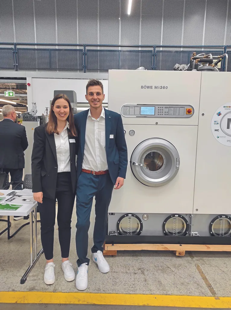 Von der B&ouml;we Textile Cleaning GmbH, Sasbach, waren die Geschwister Laura und Manuel Ziermann vor Ort.