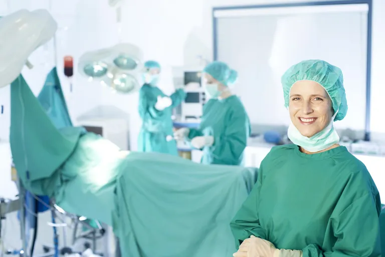 Kreussler bietet für eine sichere Wäschedesinfektion von OP-Textilien desinfizierend wirkende Waschhilfsmittel, die als Medizinprodukt zertifiziert und mit einem CE-Kennzeichen versehen sind.