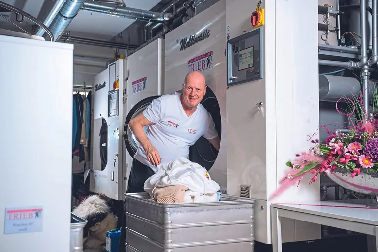 Thomas Trieb sorgt pers&ouml;nlich f&uuml;r meisterliche Sauberkeit in &shy;seinem Betrieb.