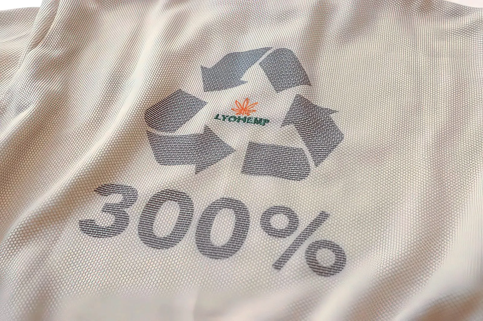 TITK präsentiert Poloshirt mit dreifach recycelter Cellulosefaser
