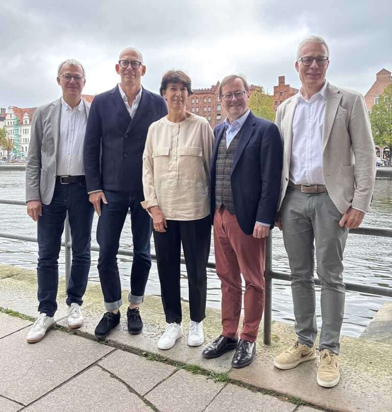 Vorstand der BESPO-Gruppe (v.l.): Jens Möller (GREIFF Mode), Peter Hoffmann (FHB), Corinna Horndahl (teamdress), Thomas Heinen (Drei-Punkt Berufskleidung) und Harald Goost (Bierbaum-Proenen).
