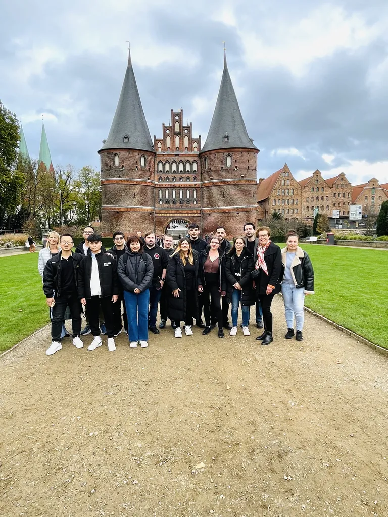 Anna Siemsen Schule Azubis Textilreingiger Jahrestagung Gütezeichen 2025 Lübeck Holstentor