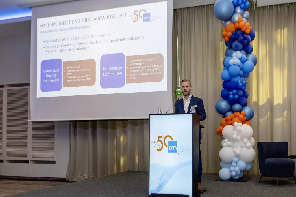 Zum Auftakt des Kongresses stellte Daniel Dalkowski (stellvertretender Gesch&auml;ftsf&uuml;hrer DTV) aktuelle Zahlen und Projekte vor.