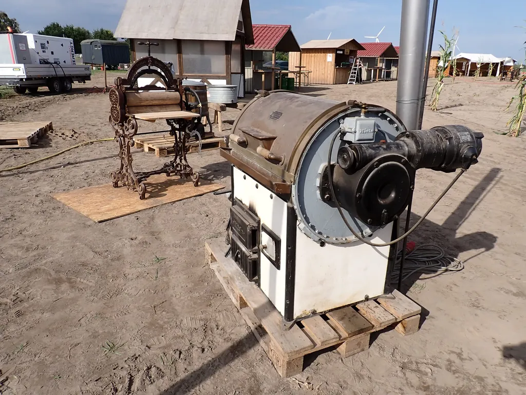 Der Star beim Dreschefest: die Miele-Trommelwaschmaschine aus den 1920er Jahren.