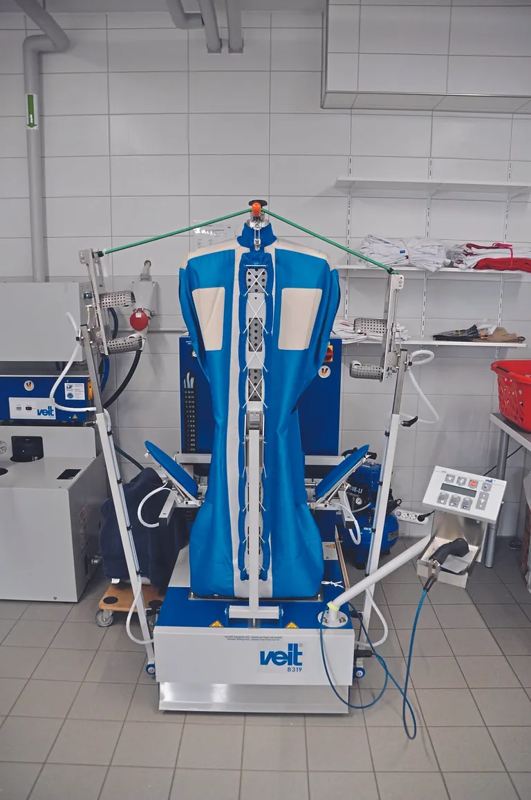 Immer wieder investiert der Kreisverband in neue Hilfsmittel und Geräte wie geschlossene Schmutzwägen, Finisher oder Dosiersysteme. Einerseits, um den gesetzlichen Anforderungen gerecht zu werden, andererseits, um die Mitarbeiter zu entlasten.