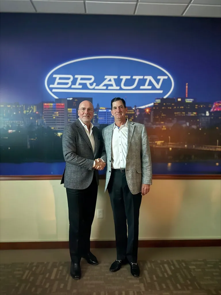 JENSEN übernimmt G.A. Braun (v.li.): J.B. Werner (CEO von G.A. Braun), Jesper Munch Jensen (CEO der JENSEN-GROUP).