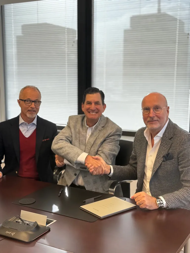 Übernahme mit Handschlag besiegelt (v.li.): Tony Biela (Präsident von JENSEN North America), J.B. Werner (CEO von G.A. Braun), Jesper Munch Jensen (CEO der JENSEN-GROUP).