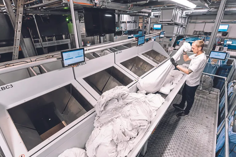 Sortierbeh&auml;ltersystem f&uuml;r viele unterschiedliche Positionen bei der W&auml;scherei Top Clean in Lohberg. 