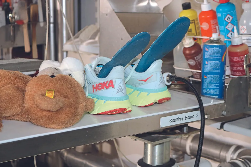 Oberbekleidung, Bettdecken, Schuhe, Handtaschen und Kuscheltiere. Kurt &shy;Lausenhammer reinigt fast alles.