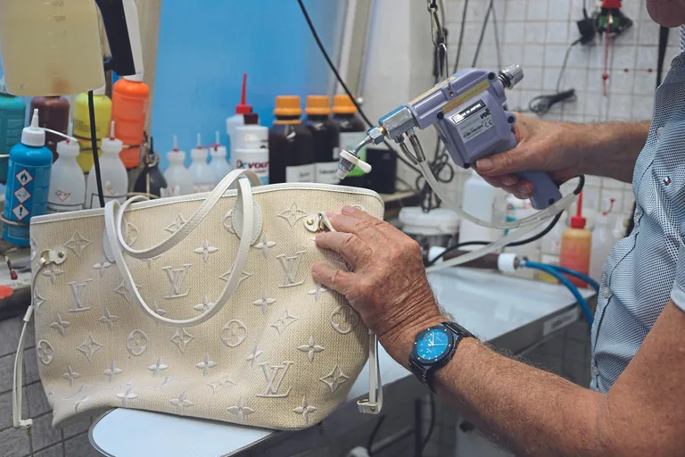 Sein Detachiertisch ist seit 56 Jahren sein zweites Zuhause.